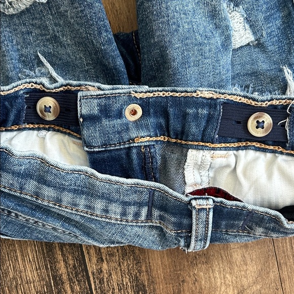 Abercrombie & Fitch Girl’s Ripped Blue Jean Shorts - Picture 4 of 4